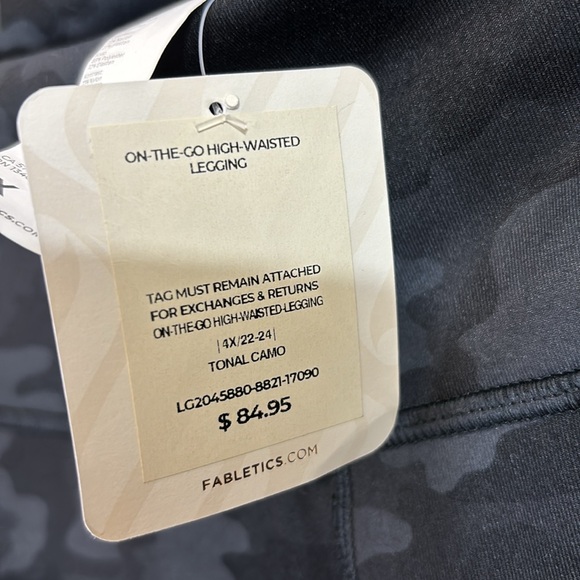 Fabletics on the go high-waisted pocket Capri Grey Camo - Picture 7 of 12